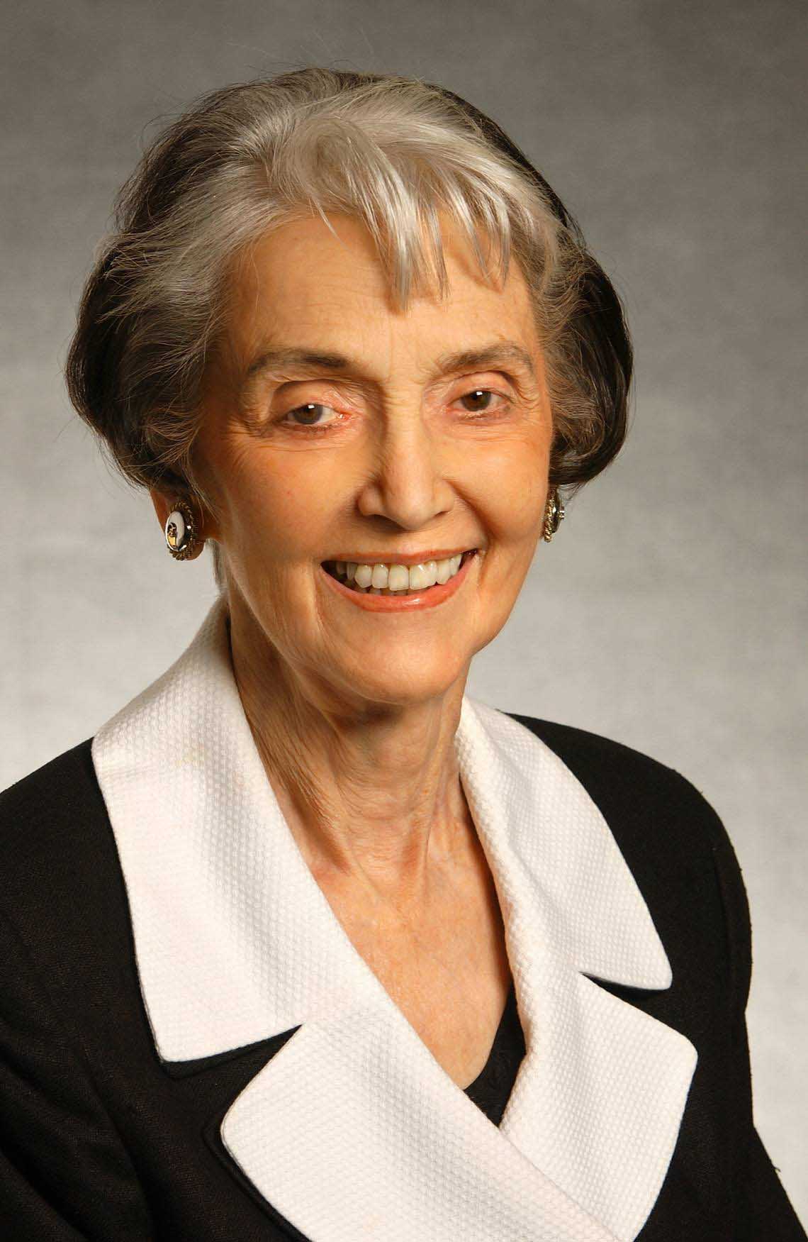 An image of a nicely dressed older woman.